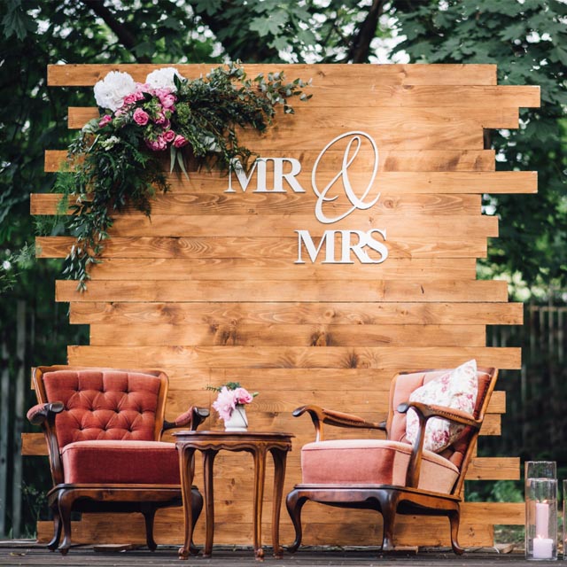 16 amazing wedding photo booth backdrops