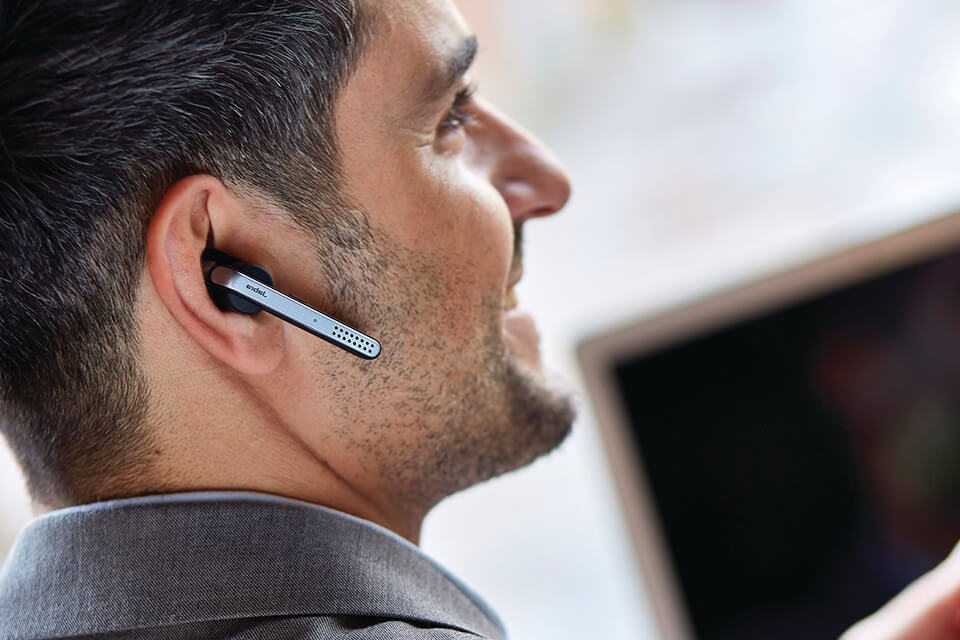 how to choose the best bluetooth headset for truckers