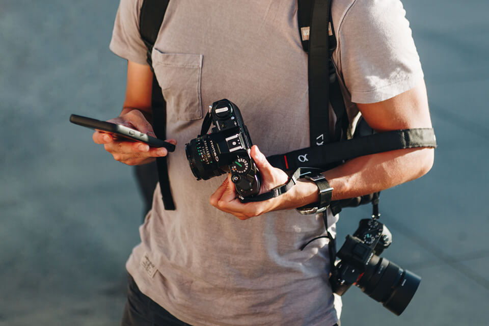 film photographer vs dslr vs mobile