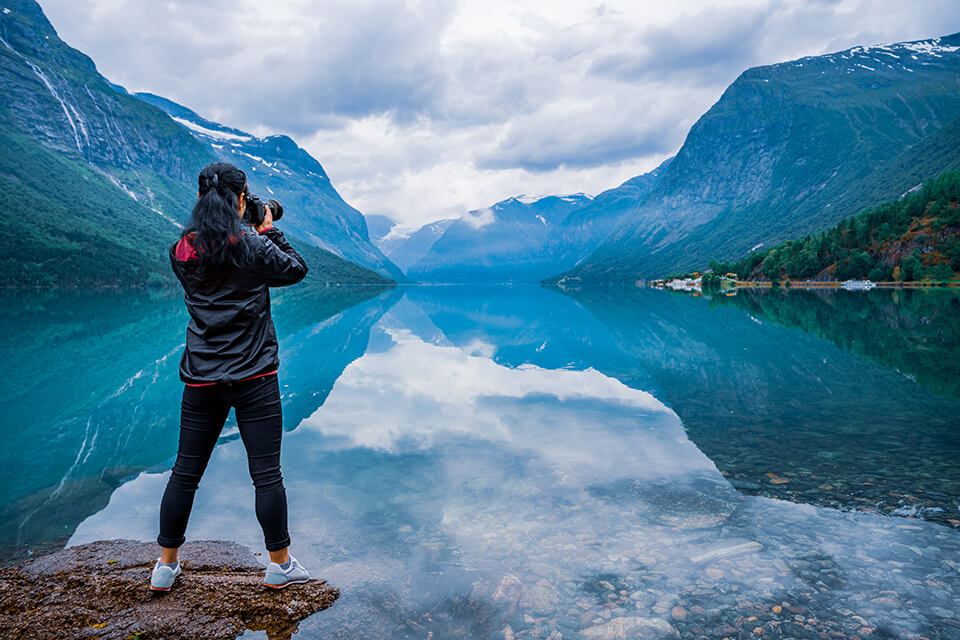 how to become a travel photographer 