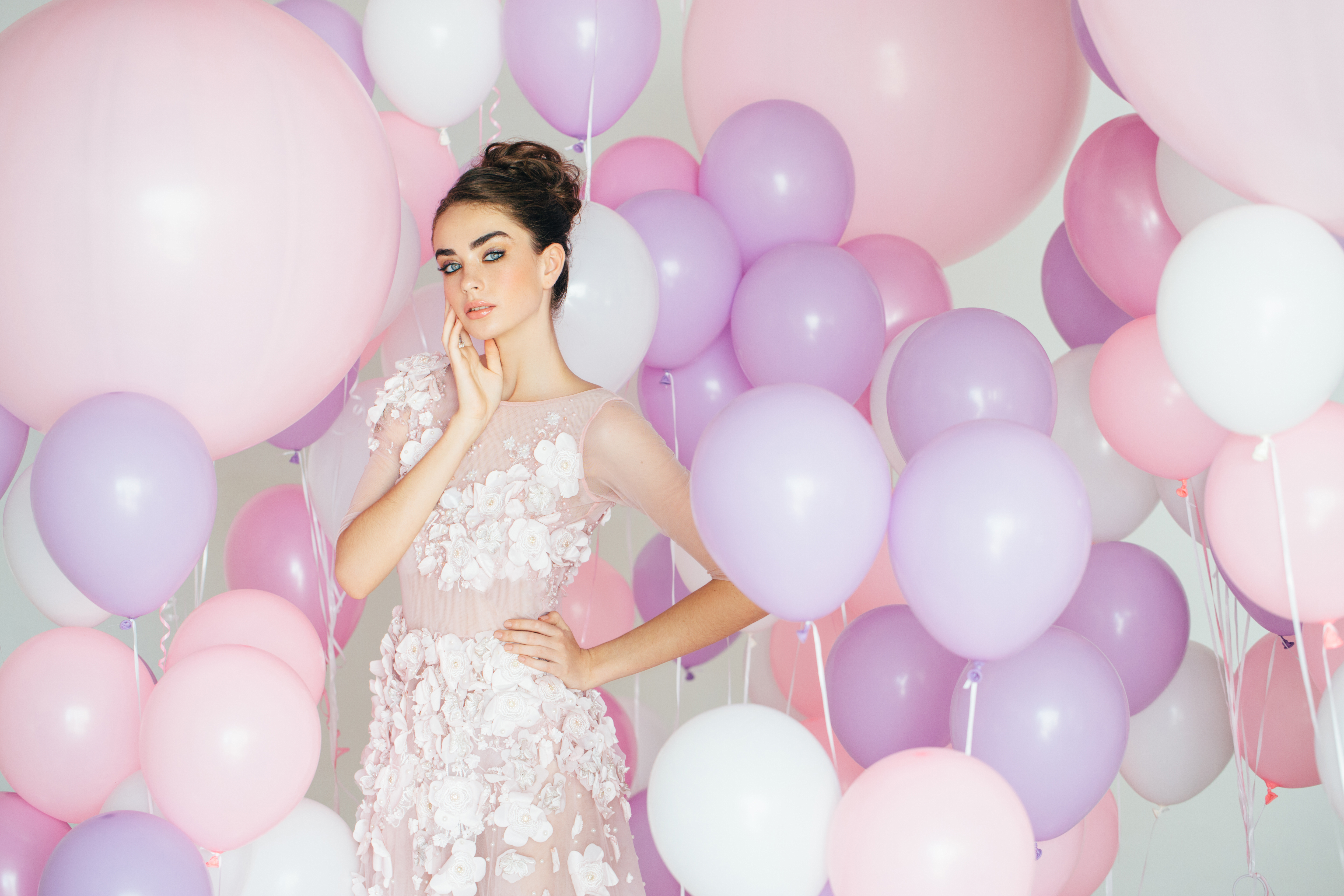 bridal portraits balloons