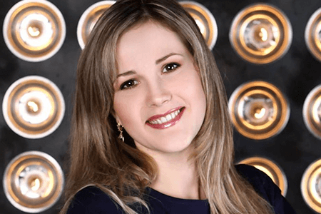 Julia Newman BIO: Blogger Profile & Articles