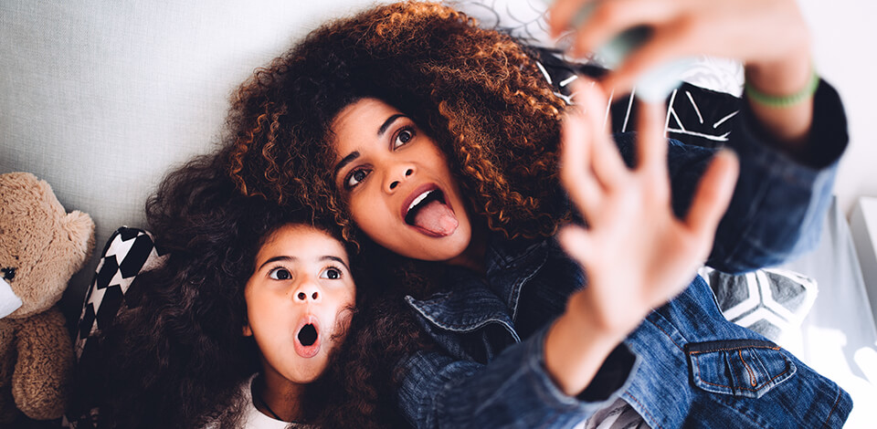 20 Mother and Daughter Photography Ideas in 2021