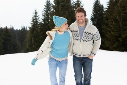 before retouching guy with a girl on a snowy slope