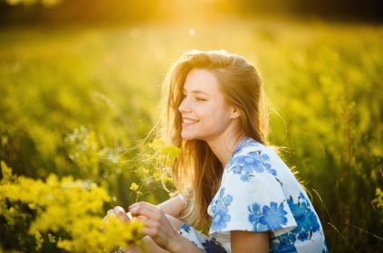 retouchers portfolio photo shoot of a girl in a field in the sun