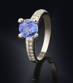 jewelry photo editing software free a ring with a diamond